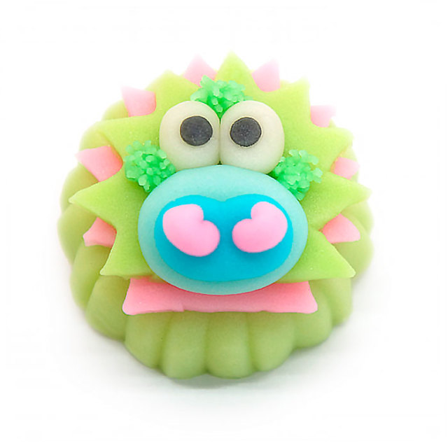 カープファン 野球ファンにオススメ カープ坊やとスラィリーの形をした上生菓子