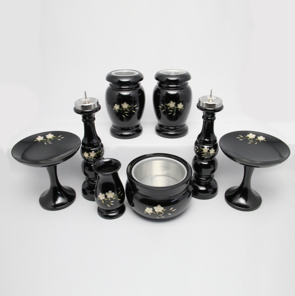 黒色漆器 蓮花模様の花瓶 2個セット 黒色漆器 蓮花模様の花瓶 2個セット（送料無料】 純金 蓮飾り