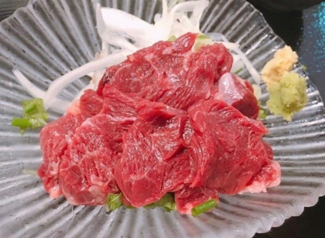 【馬刺し１ｋｇ業務用を卸値で！】　1ｋｇ馬刺し最安値に挑戦！ 馬刺し１ｋｇ 馬刺し 1kg 馬肉 御中元 ギフト馬刺 ばさし 赤身 肉 グルメ 食品