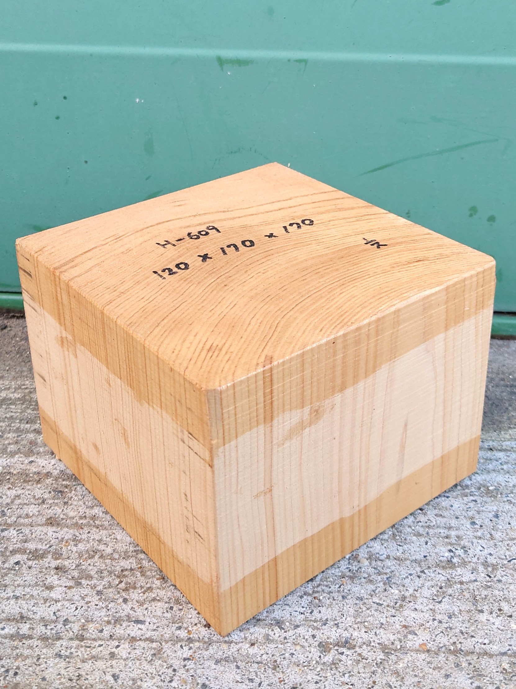 Ｈ-６０９　木曽桧　檜ヒノキひのき能面　彫刻用　１２０×１７０×１７０【天然乾燥材】