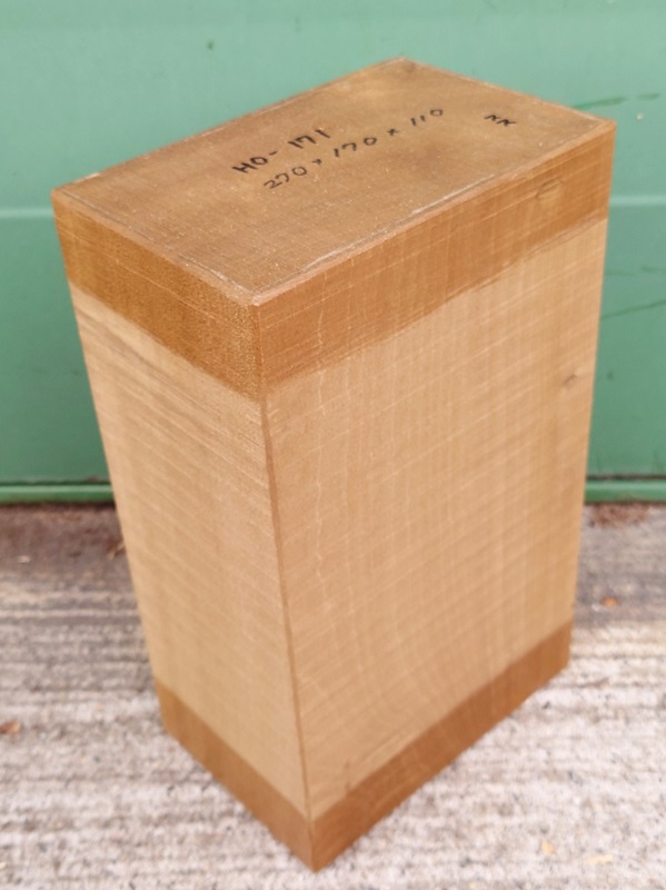 HO-１７１　朴ホウノキほうのき国産　彫刻用材　柾目　２７０×１７０×１１０【天然乾燥材】