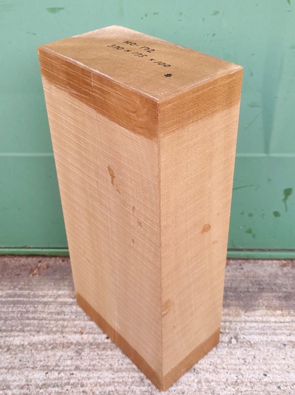 HO-１７２　朴ホウノキほうのき国産　彫刻用材　柾目　３７０×１７５×１００【天然乾燥材】