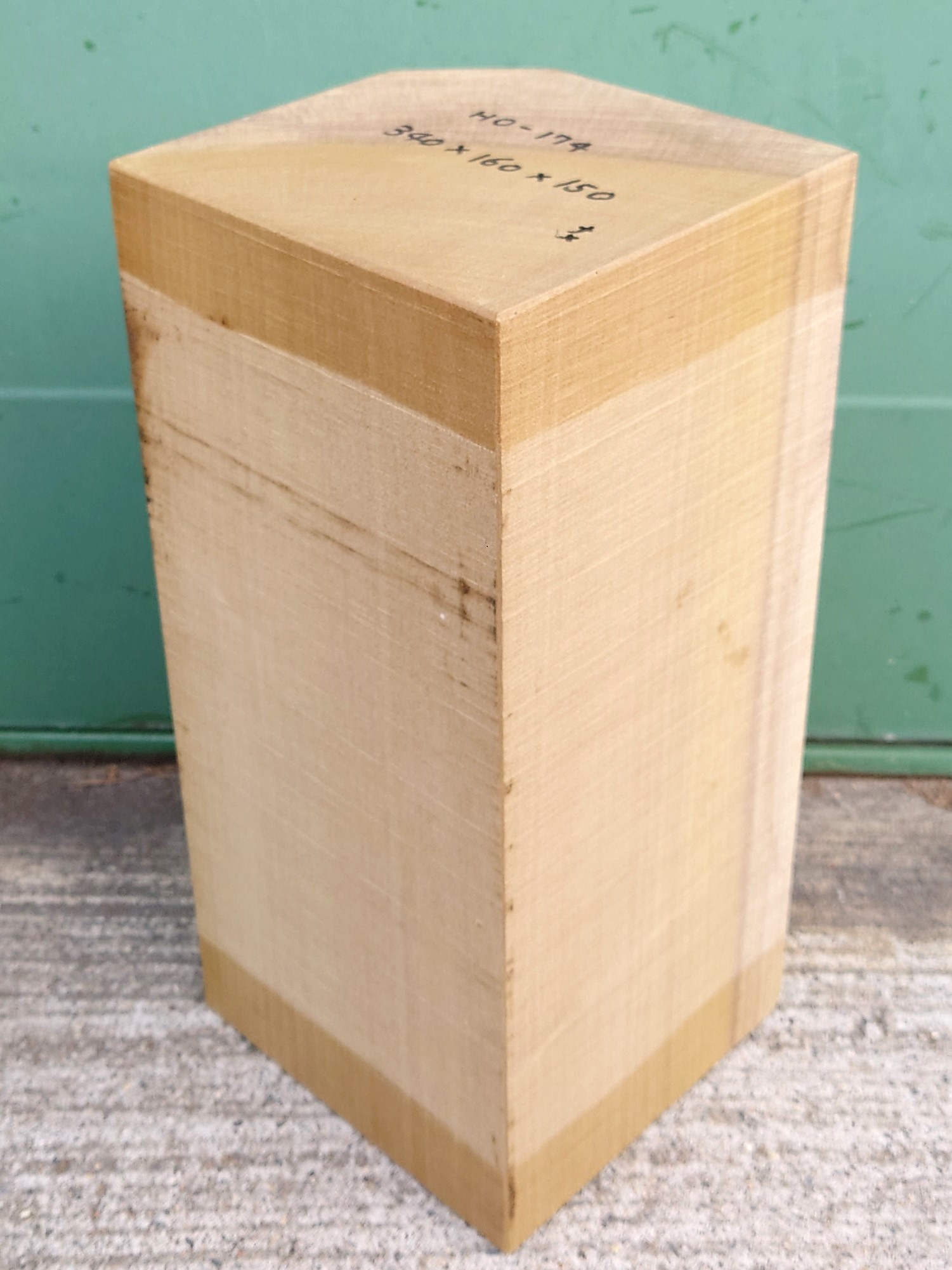 HO-１７４　朴ホウノキほうのき国産　彫刻用材　３４０×１６０×１５０【天然乾燥材】