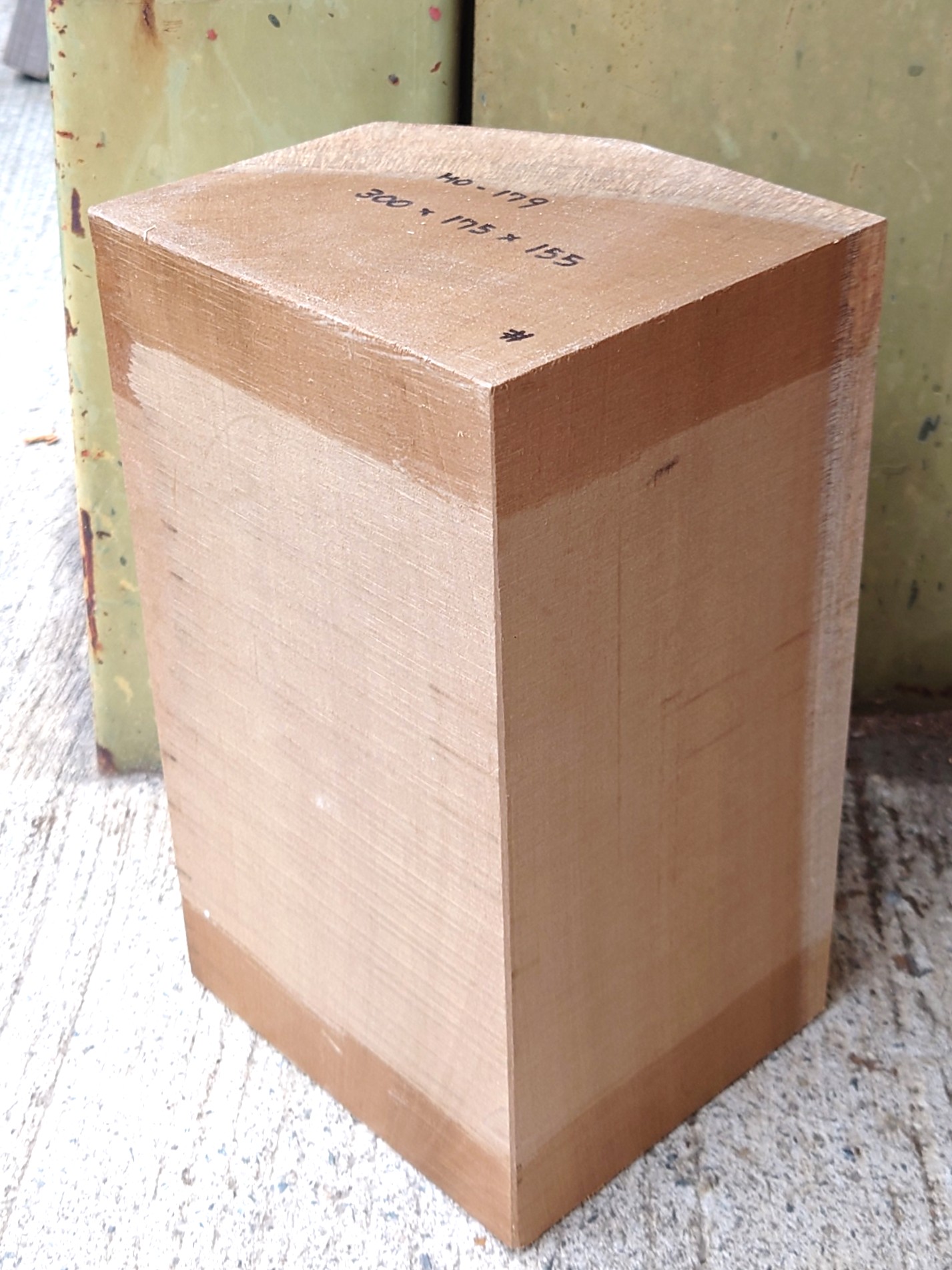 HO-１７９　朴ホウノキほうのき国産　彫刻用材　３００×１７５×１５５【天然乾燥材】