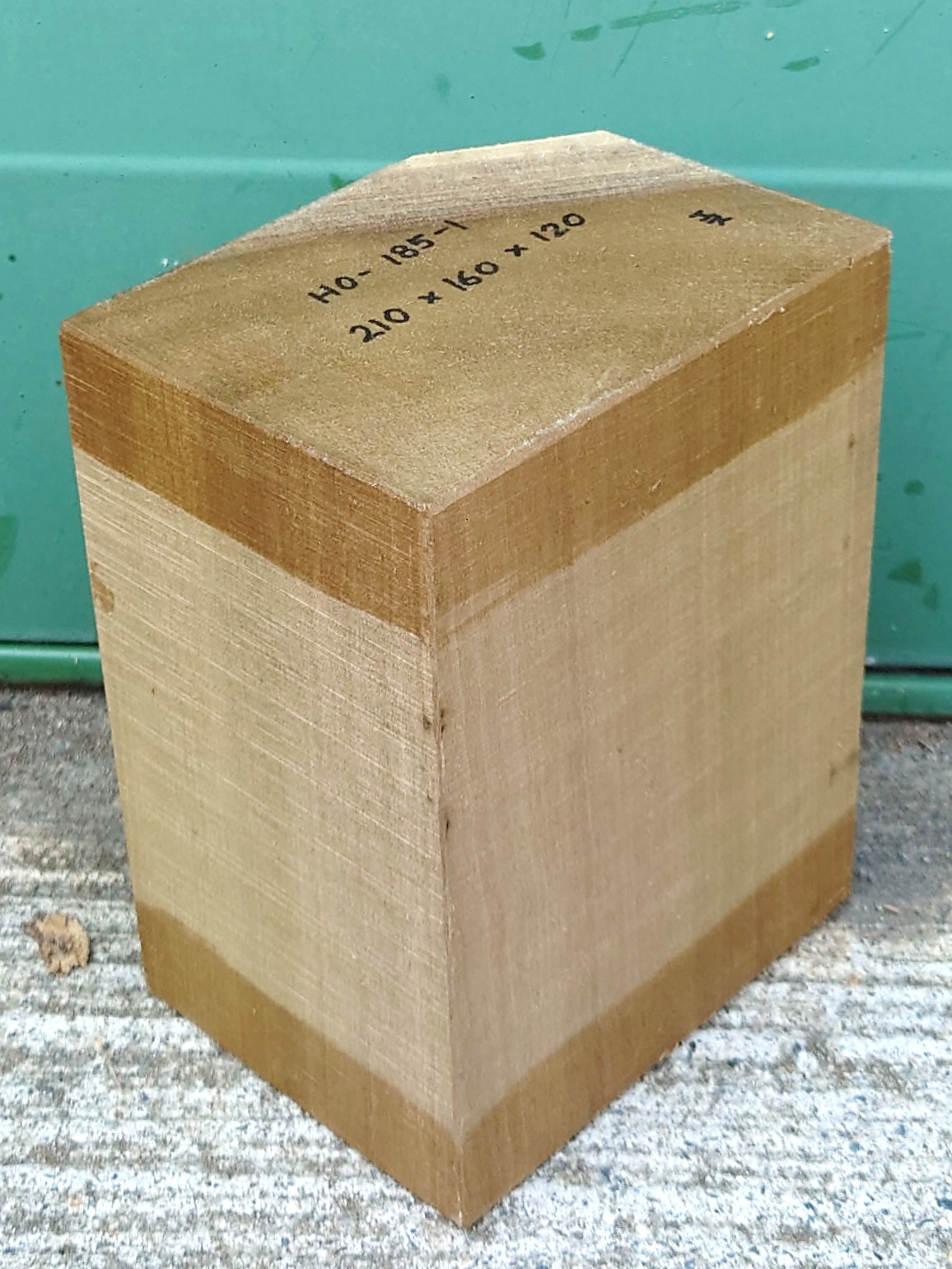 HO-１８５　朴ホウノキほうのき国産　彫刻用材　２１０×１６０×１２０【天然乾燥材】