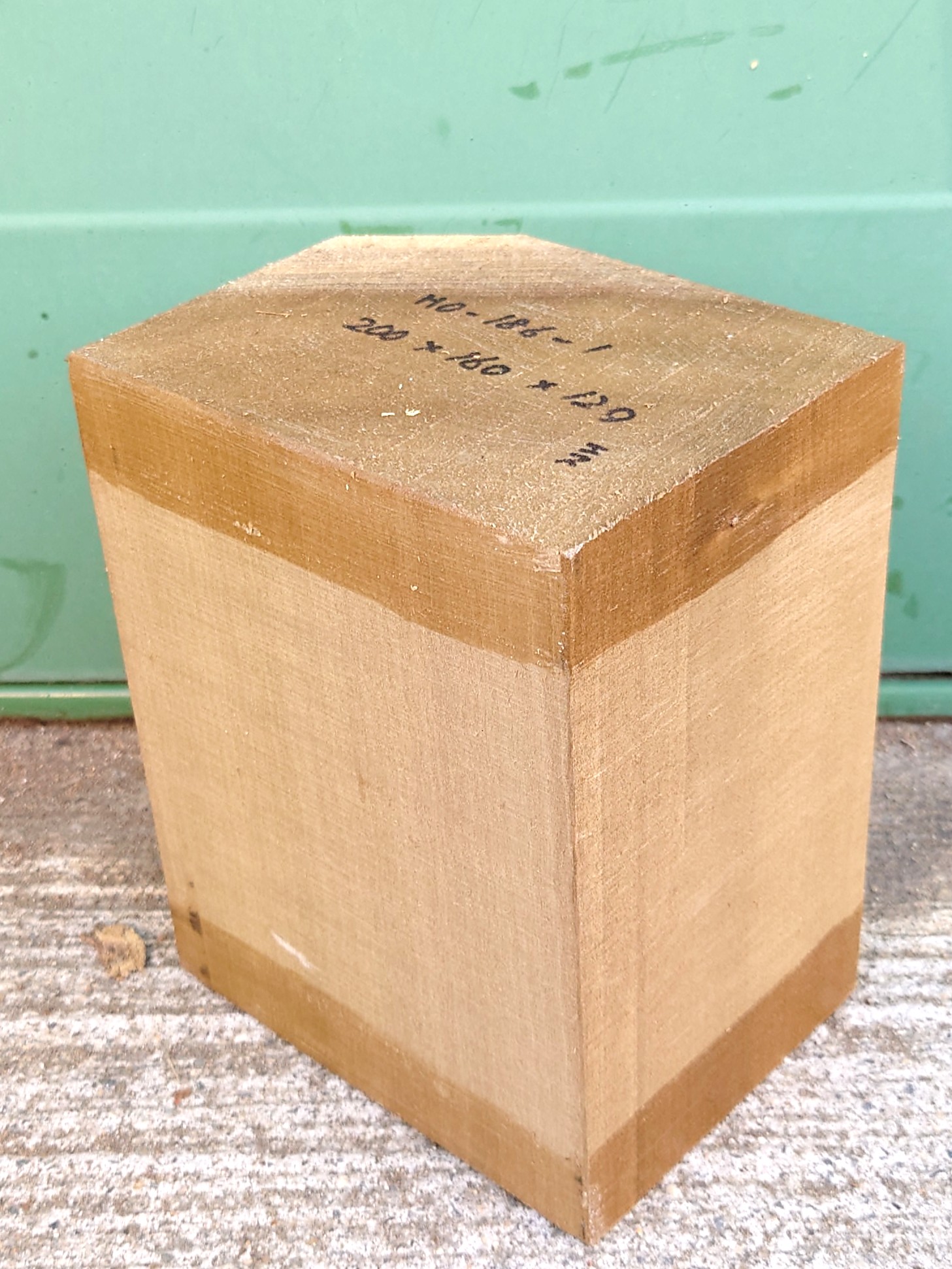 HO-１８６　朴ホウノキほうのき国産　彫刻用材　２００×１６０×１２０【天然乾燥材】