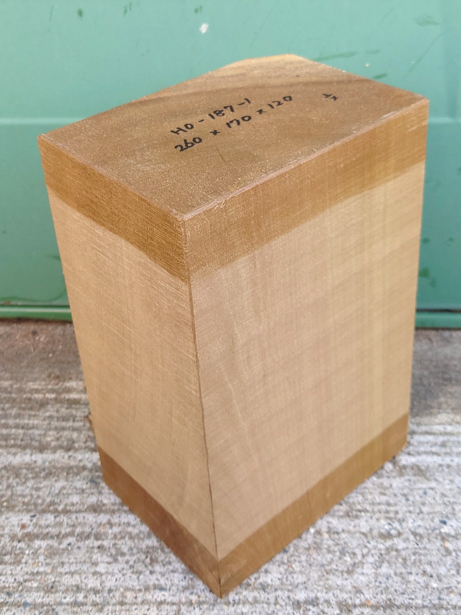 HO-１８７　朴ホウノキほうのき国産　彫刻用材　２６０×１７０×１２０【天然乾燥材】