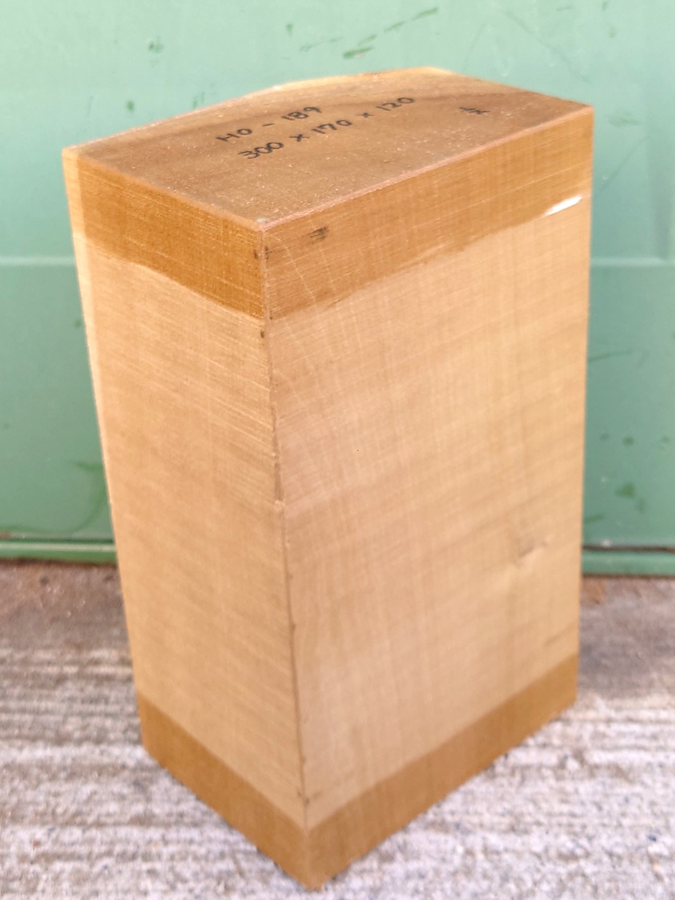 HO-１８９　朴ホウノキほうのき国産　彫刻用材　３００×１７０×１２０【天然乾燥材】