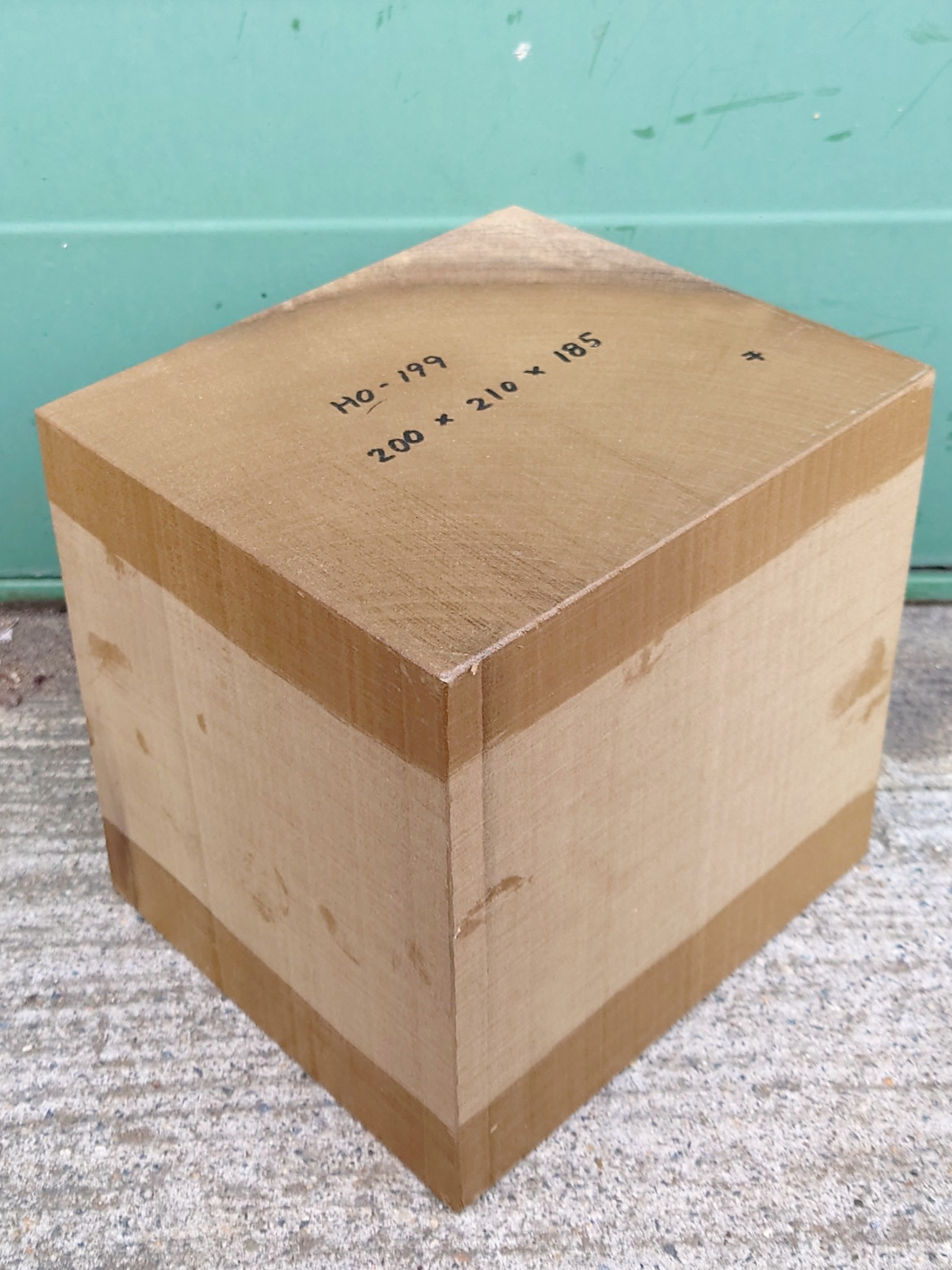 HO-１９９　朴ホウノキほうのき国産　柾目　彫刻用材　２００×２１０×１８５【天然乾燥材】