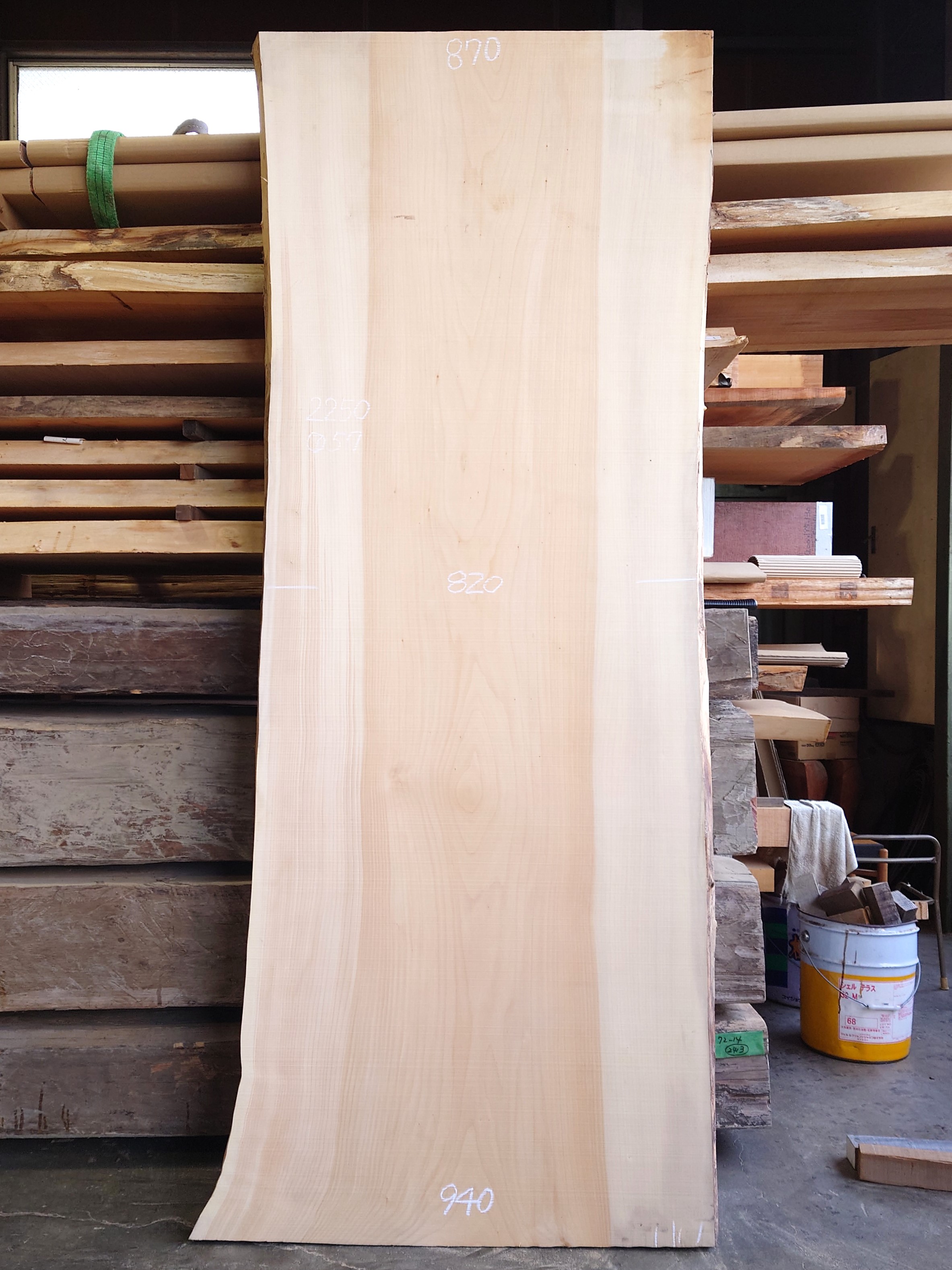 ＩＴ-２１６　銀杏イチョウいちょう　国産　天然耳付き板　２２５０×９００【天然乾燥材】