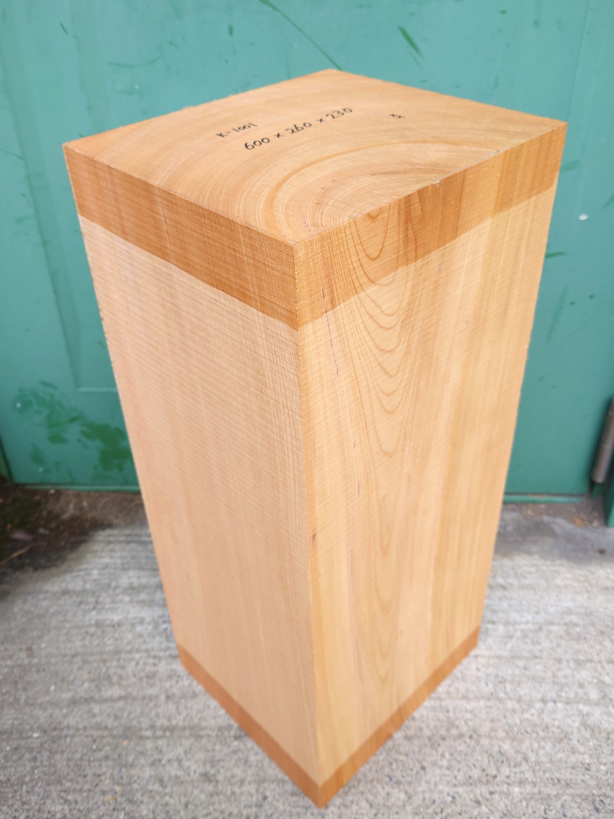 Ｋ-１１０１　欅ケヤキ　国産　彫刻用材　６００×２６０×２３０【天然乾燥材】