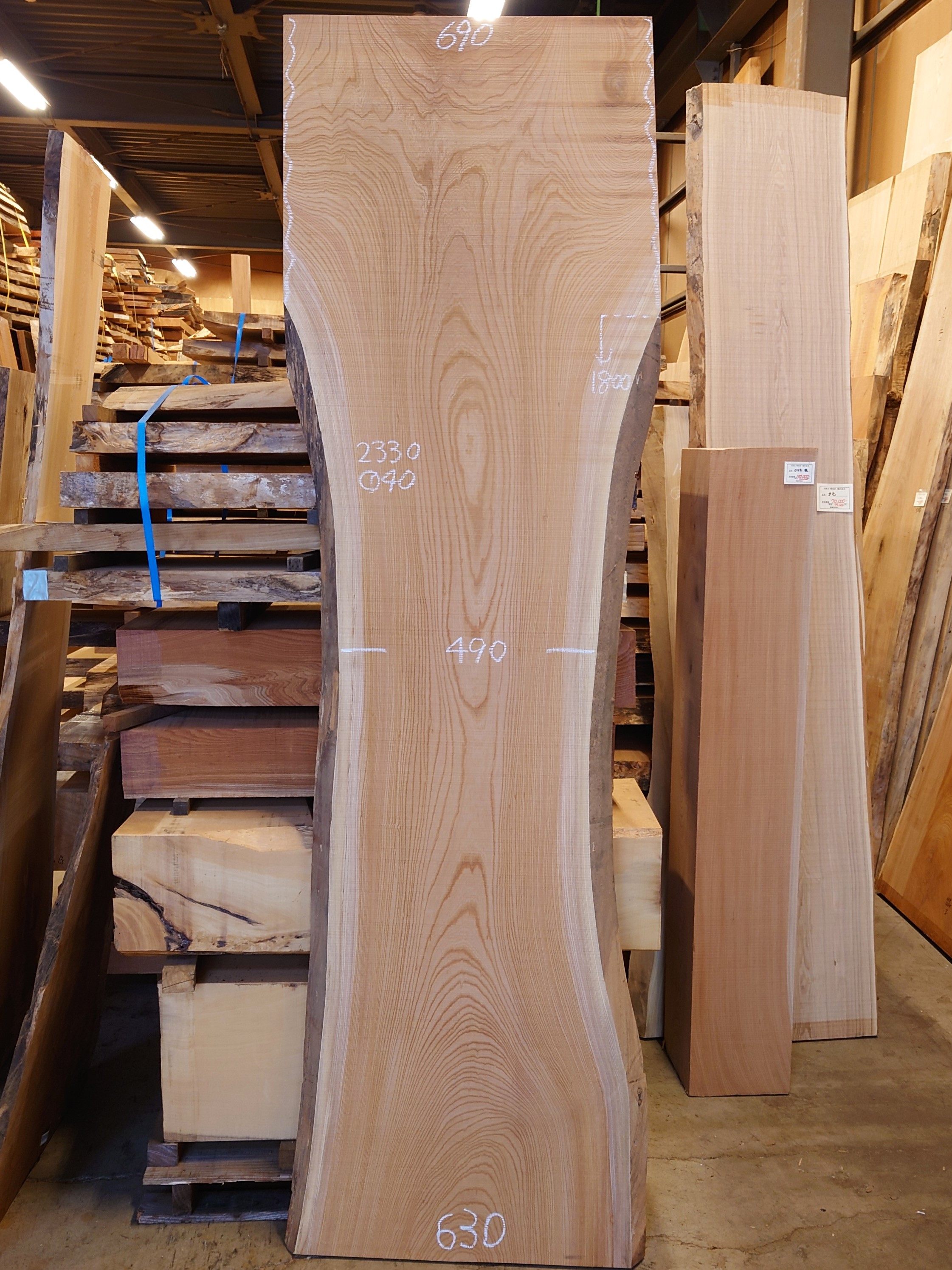 Ｋ-８４２　欅ケヤキ　国産　天然耳付き板　２３３０×６９０【天然乾燥材】荒木ラフ状態
