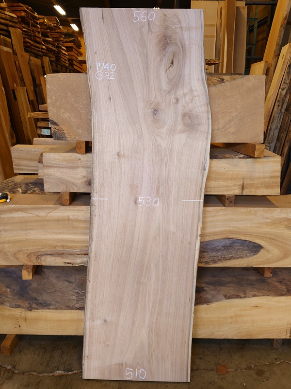 KRU-１０２　胡桃（くるみクルミ）　国産　天然耳付き板　１７４０×５５０　電気カンナ加工【天然乾燥材】　　