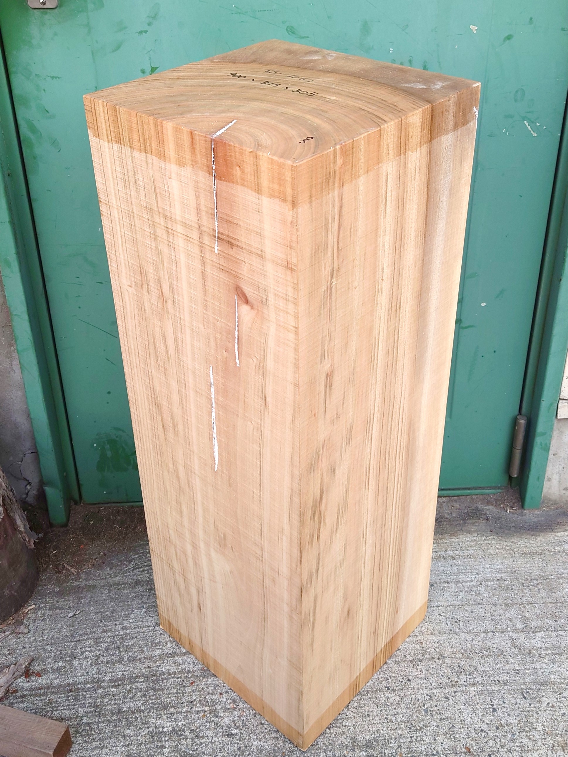 ＫＳ-１０６２　楠くすのきクスノキ　彫刻材　９００×３１５×３０５