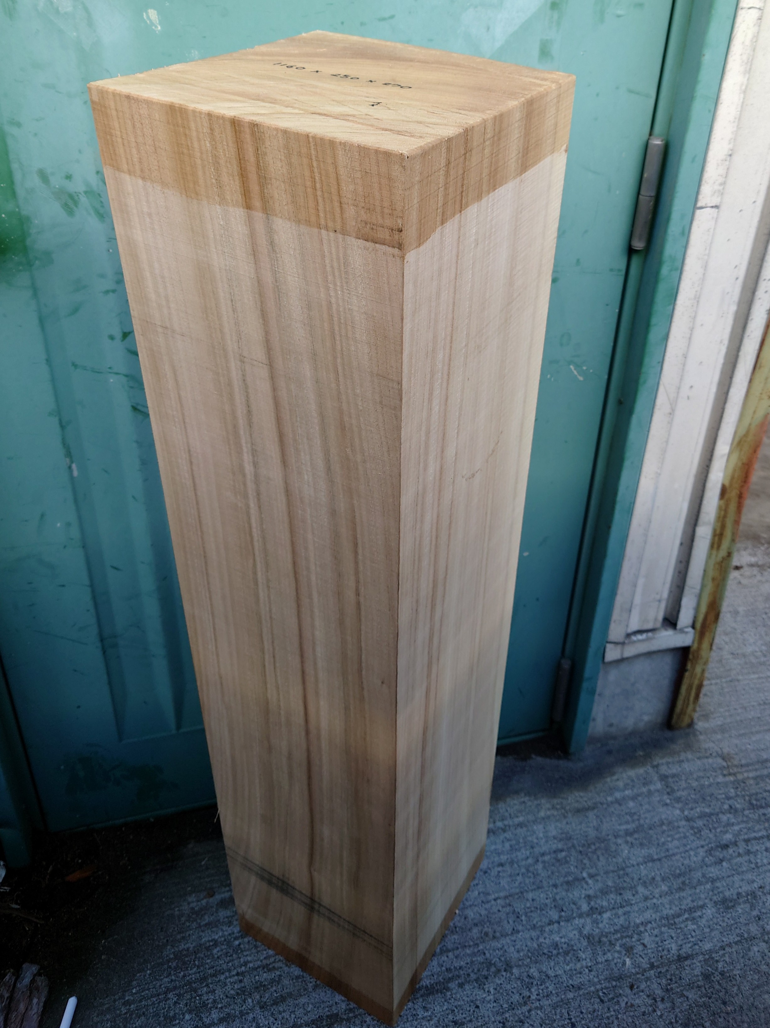 ＫＳ-１２３３　楠くすのきクスノキ　彫刻材　１１６０×２５０×２７０