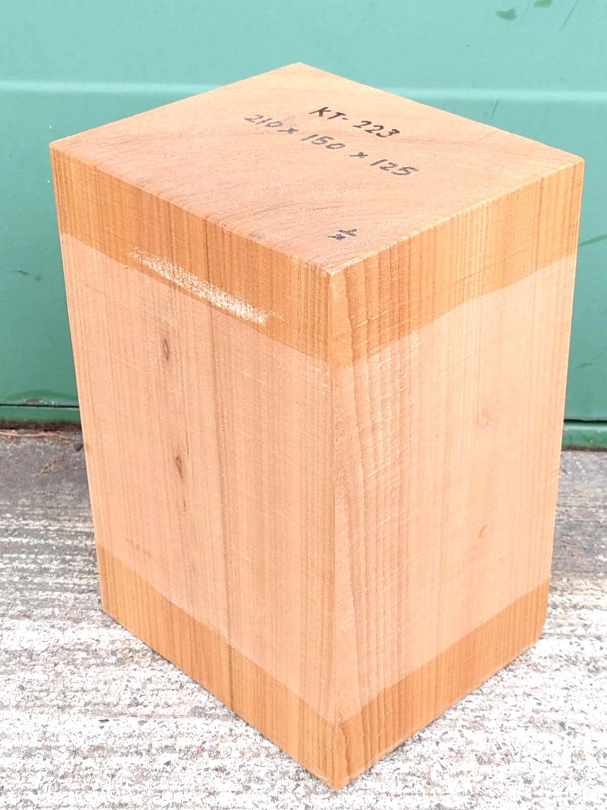 ＫT-２２３　桂カツラかつら　国産　彫刻用材　２１０×１５０×１２５【天然乾燥材】