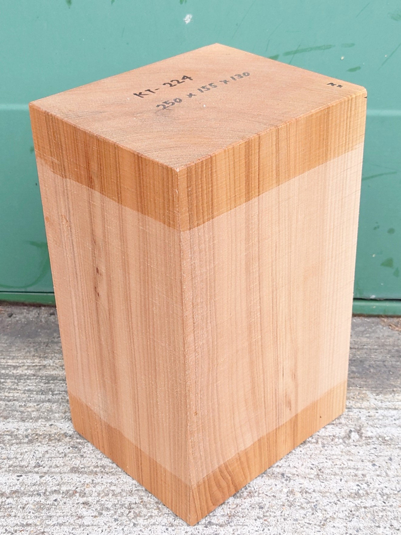 ＫT-２２４　桂カツラかつら　国産　彫刻用材　２５０×１５５×１３０【天然乾燥材】