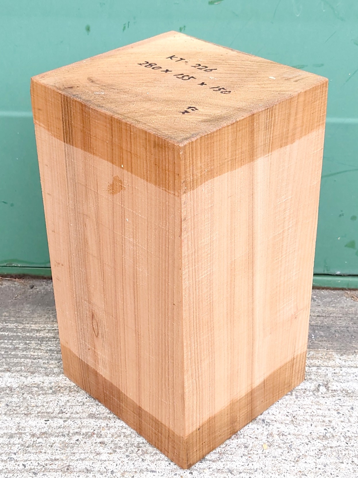 ＫT-２２６　桂カツラかつら　国産　彫刻用材　２８０×１５５×１５０【天然乾燥材】