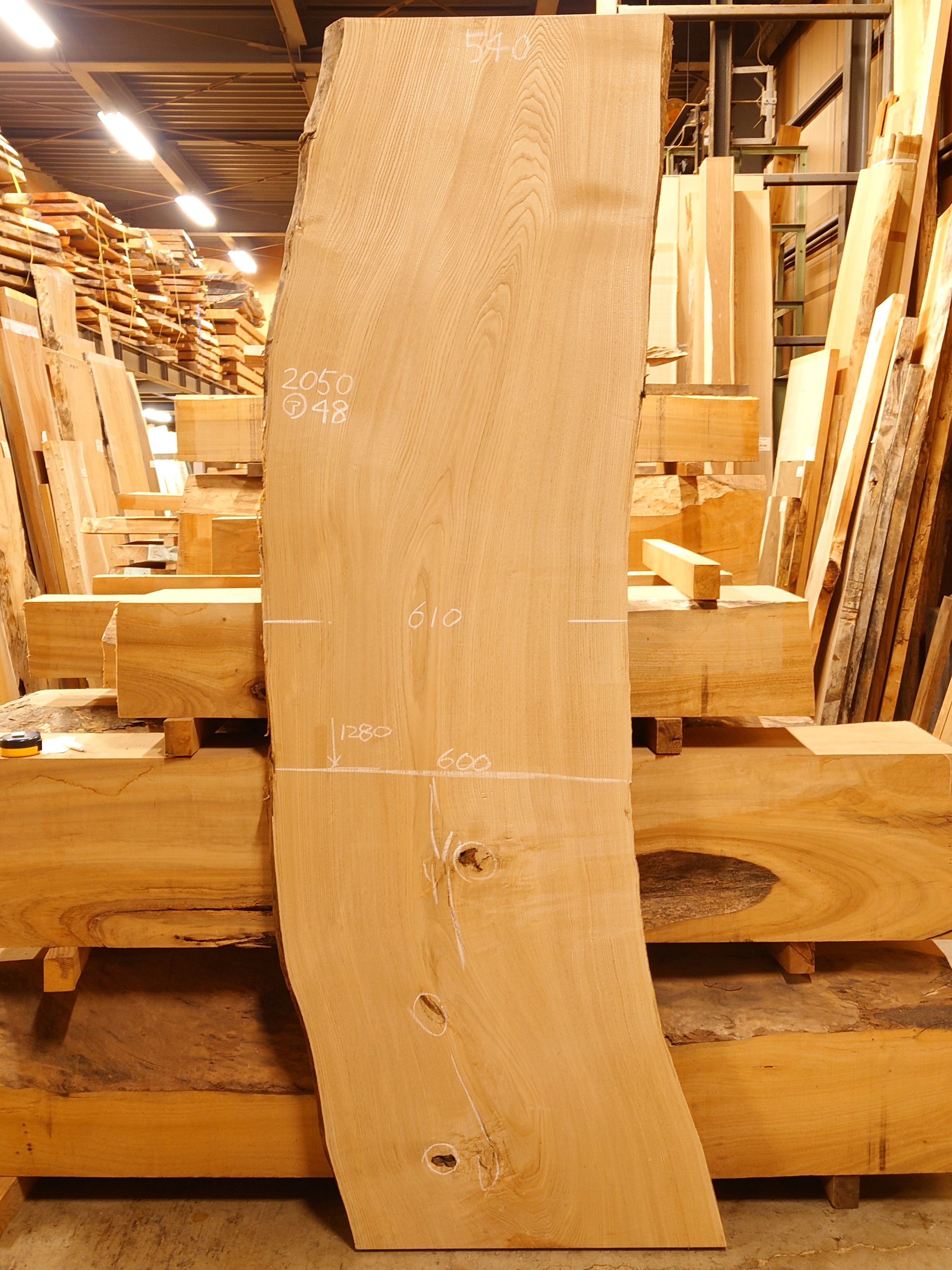 ＫU-１６５　栗クリ　国産　天然耳付き板　２０５０×６００【天然乾燥材】【電気カンナ加工済】