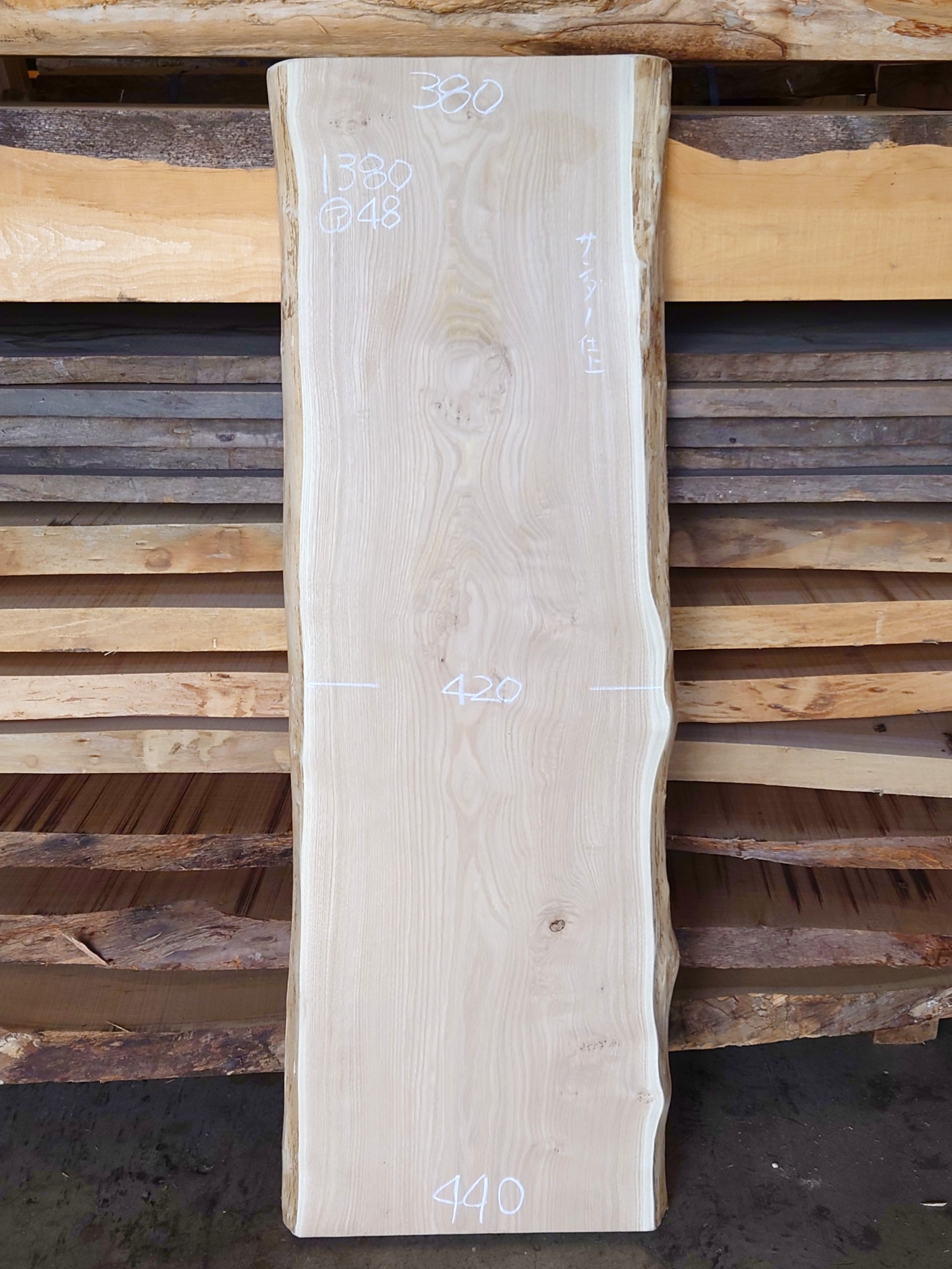 ＫU-１７２　栗クリ　国産　天然耳付き板　１３８０×４５０【天然乾燥材】【サンダー仕上げ加工済】