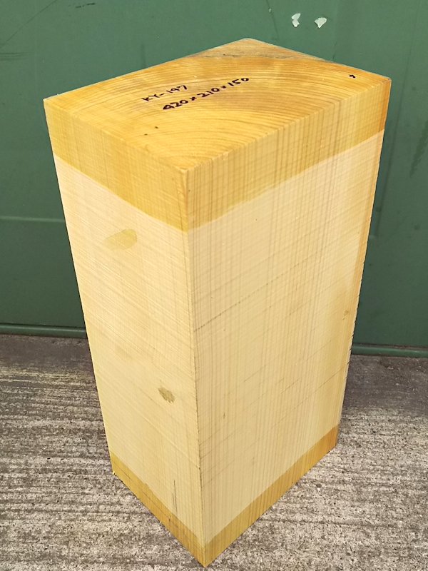 ＫY-１４７　榧カヤかや　国産　彫刻用材　４２０×２１０×１５０　乾燥材