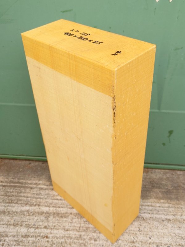 ＫY-１６８　榧カヤかや　国産　彫刻用材　４００×２００×８５【天然乾燥材】