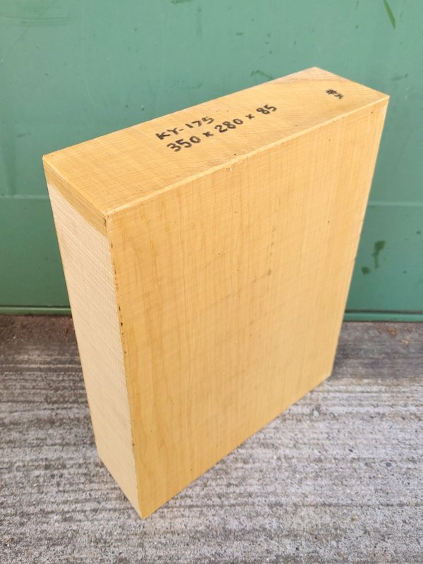 ＫY-１７５　榧カヤかや　国産　彫刻用材　３５０×２８０×８５【天然乾燥材】