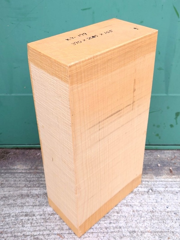 ＫY-１７９　榧カヤかや　国産　彫刻用材　３９０×２０５×１０５【天然乾燥材】