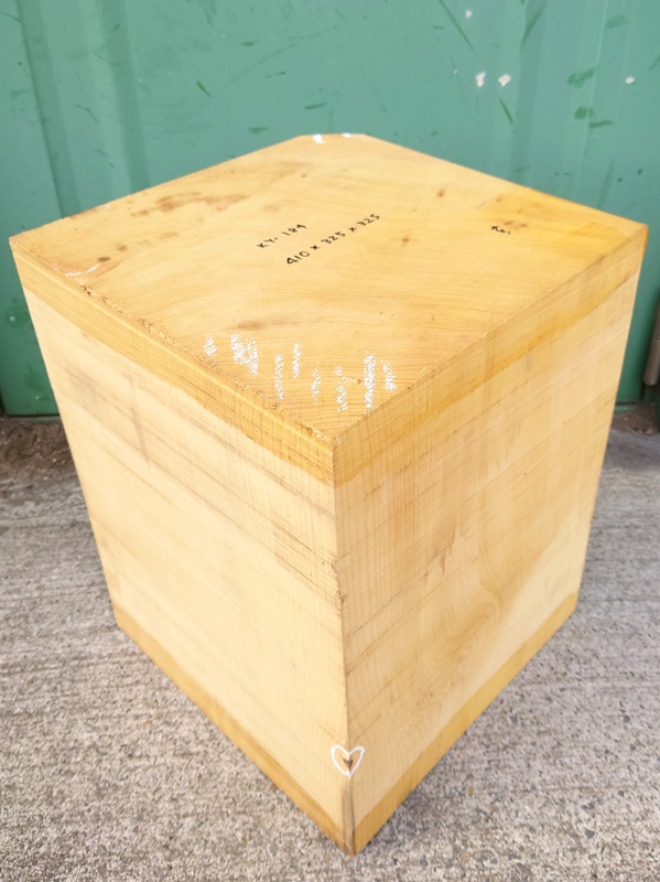 ＫY-１８４　榧カヤかや　国産　彫刻用材　４１０×３２５×３２５