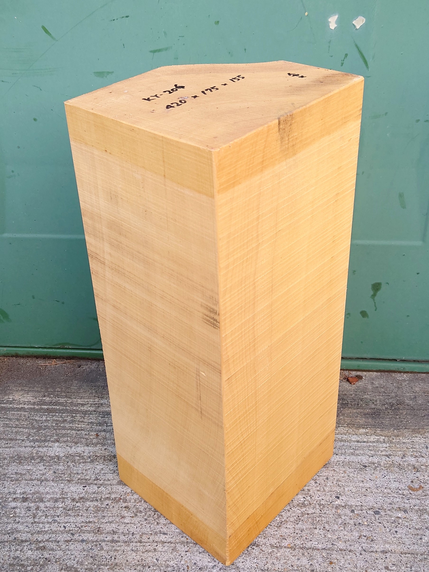 ＫY-２０６　榧カヤかや　国産　彫刻用材　４２０×１７５×１５５【天然乾燥材】