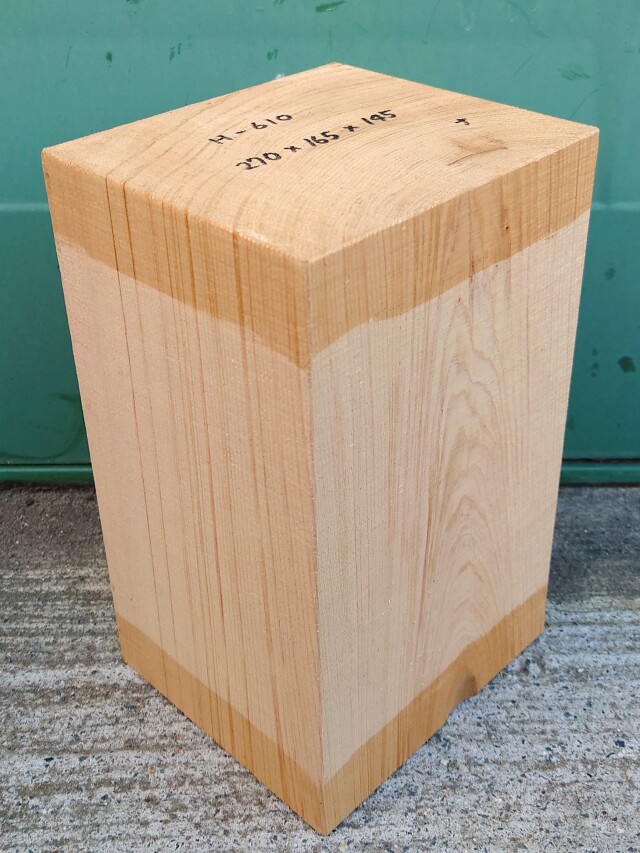 Ｈ-６１２　木曽桧　檜ヒノキひのき能面　彫刻用　４２０×１６５×１３０【天然乾燥材】