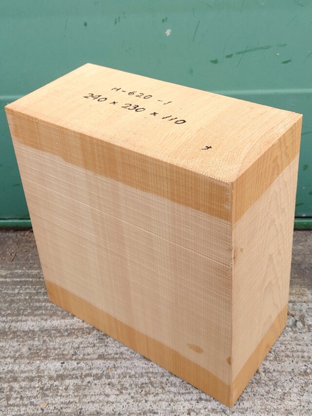 Ｈ-６２０　木曽桧　檜ヒノキひのき　柾目能面　彫刻用　２４０×２３０×１１０【天然乾燥材】
