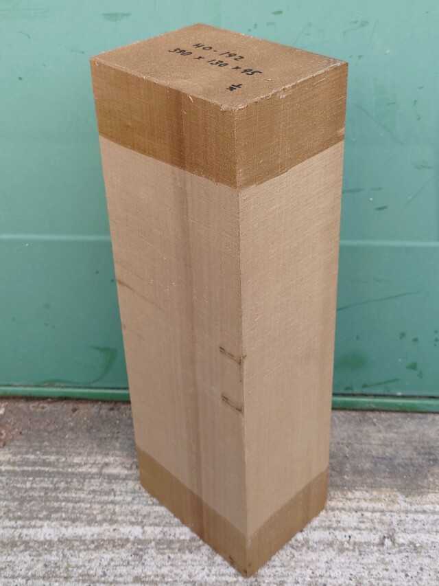 HO-１９２　朴ホウノキほうのき国産　彫刻用材　３９０×１３０×９５【天然乾燥材】