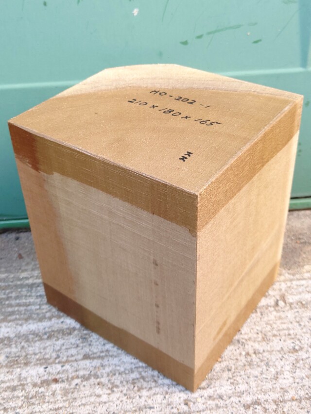 HO-２０２　朴ホウノキほうのき国産　彫刻用材　２１０×１８０×１６５【天然乾燥材】