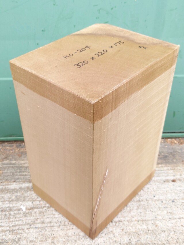 HO-２０４　朴ホウノキほうのき国産　彫刻用材　３２０×２２０×１７５【天然乾燥材】