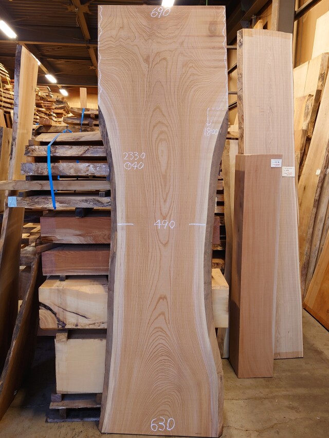 Ｋ-８４２　欅ケヤキ　国産　天然耳付き板　２３３０×６９０【天然乾燥材】荒木ラフ状態