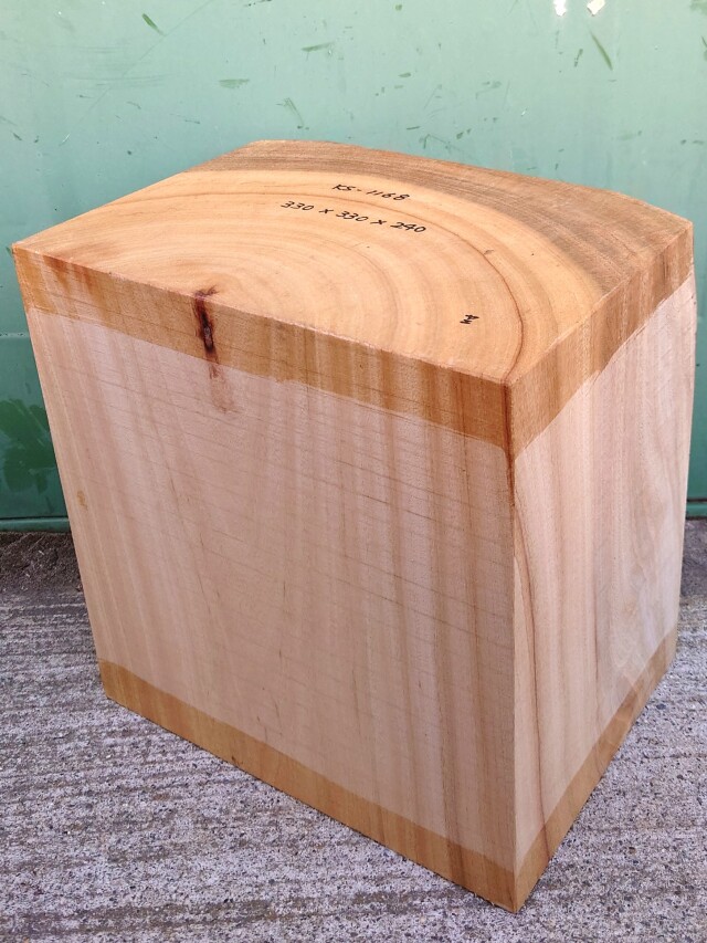 ＫＳ-１１６８　楠くすのきクスノキ　彫刻材　３３０×３３０×２４０