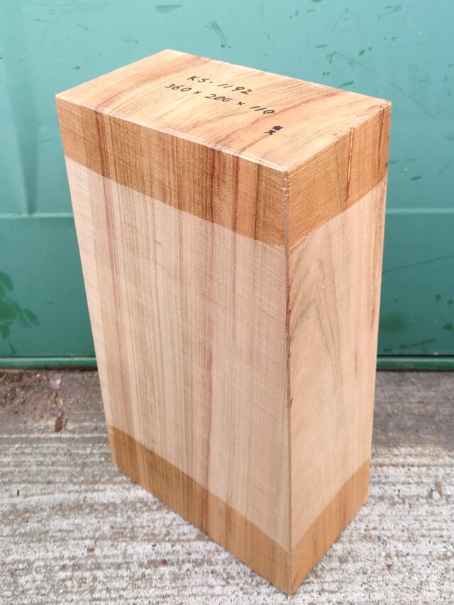 ＫＳ-１１９２　楠くすのきクスノキ　彫刻材　３６０×２００×１１０