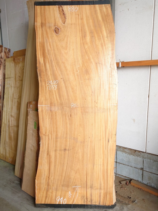 ＫＳ-６０５　楠クスノキ　国産　テーブル用天然耳付き板　２４００×９５０【天然乾燥材】