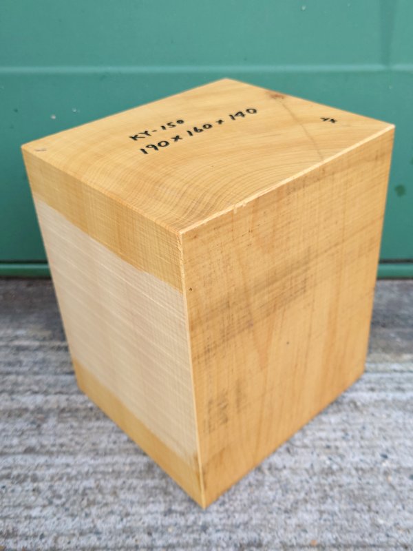 ＫY-１５０　榧カヤかや　国産　彫刻用材　１９０×１６０×１４０　乾燥材
