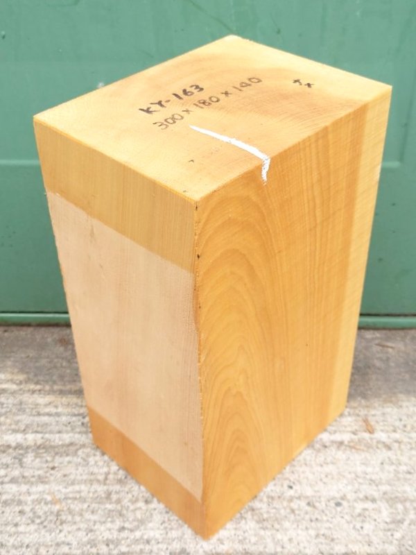 ＫY-１６３　榧カヤかや　国産　彫刻用材　３００×１８０×１４０【天然乾燥材】