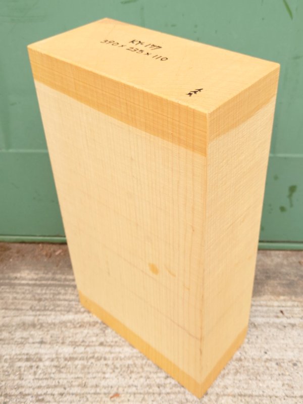 ＫY-１７７　榧カヤかや　国産　彫刻用材　３９０×２３５×１１０【天然乾燥材】