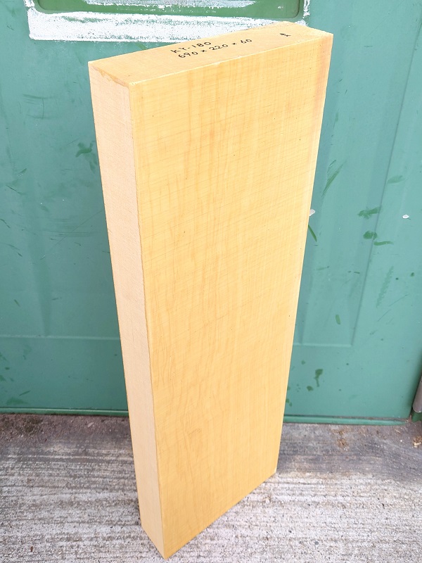 ＫY-１８０　榧カヤかや　国産　彫刻用材　６９０×２２０×６０【天然乾燥材】