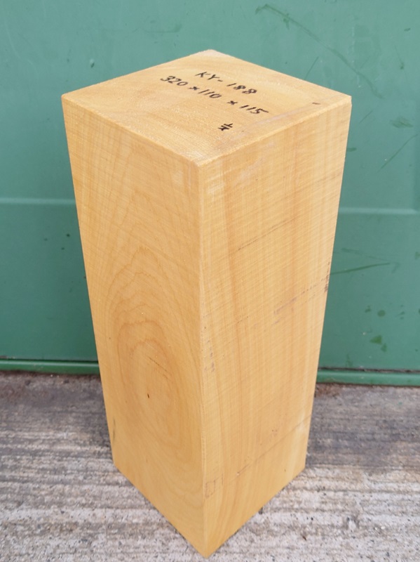 ＫY-１８８　榧カヤかや　国産　彫刻用材　３２０×１１５×１１０【天然乾燥材】