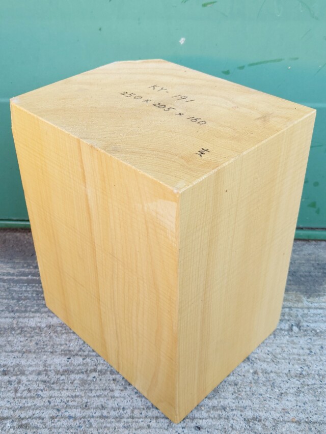 ＫY-１９１　榧カヤかや　国産　彫刻用材　２５０×２０５×１６０【天然乾燥材】