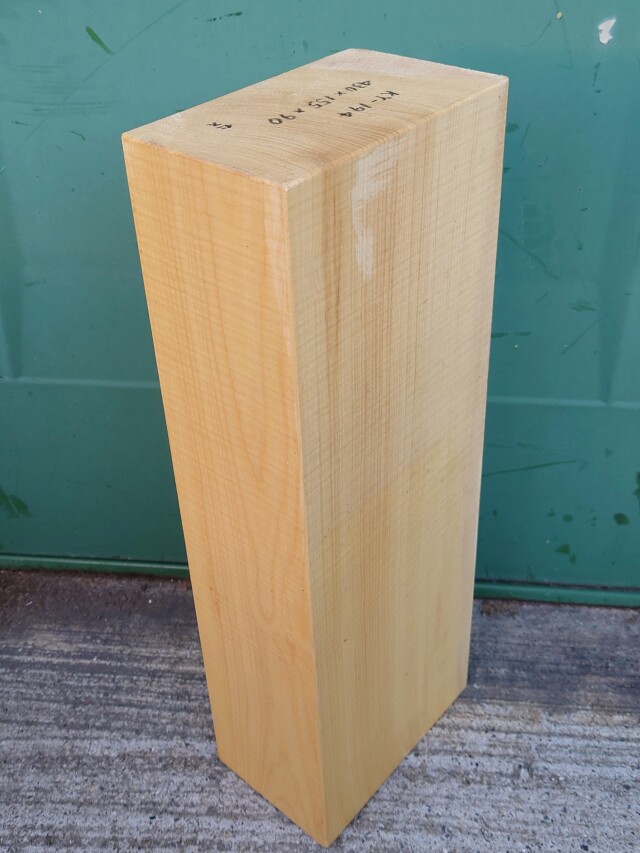 ＫY-１９４　榧カヤかや　国産　彫刻用材　４３０×１５５×９０【天然乾燥材】