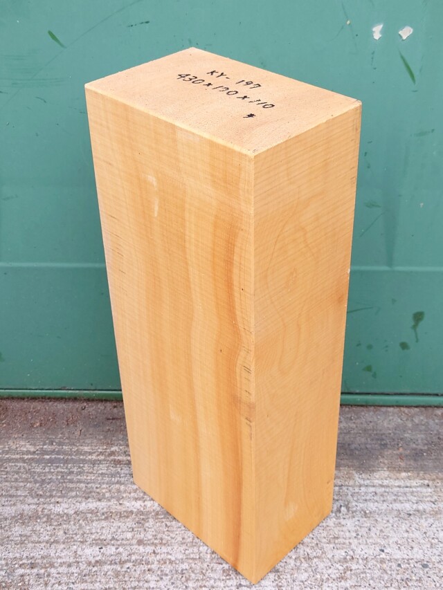 ＫY-１９７　榧カヤかや　国産　彫刻用材　４３０×１７０×１１０【天然乾燥材】