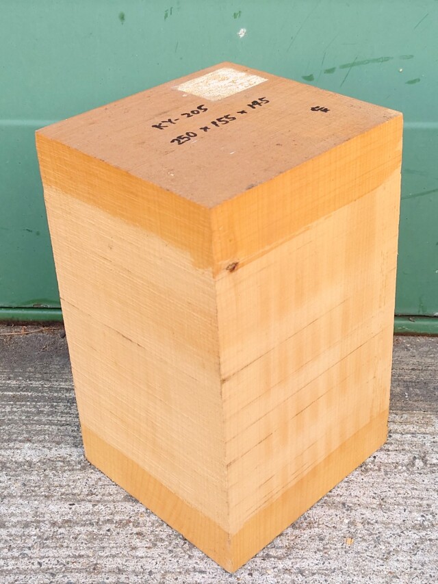 ＫY-２０５　榧カヤかや　国産　彫刻用材　２５０×１５５×１４５【天然乾燥材】