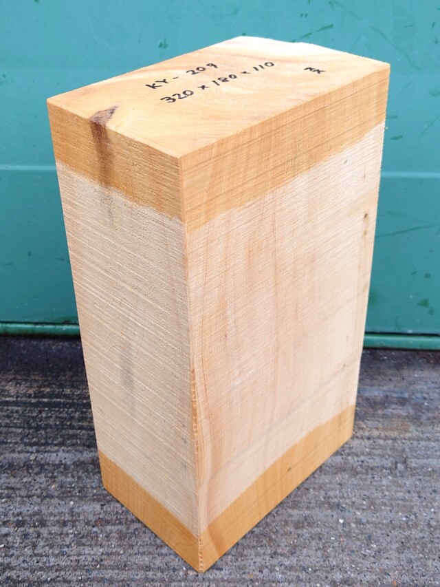 ＫY-２０９　榧カヤかや　国産　彫刻用材　３２０×１８０×１１０