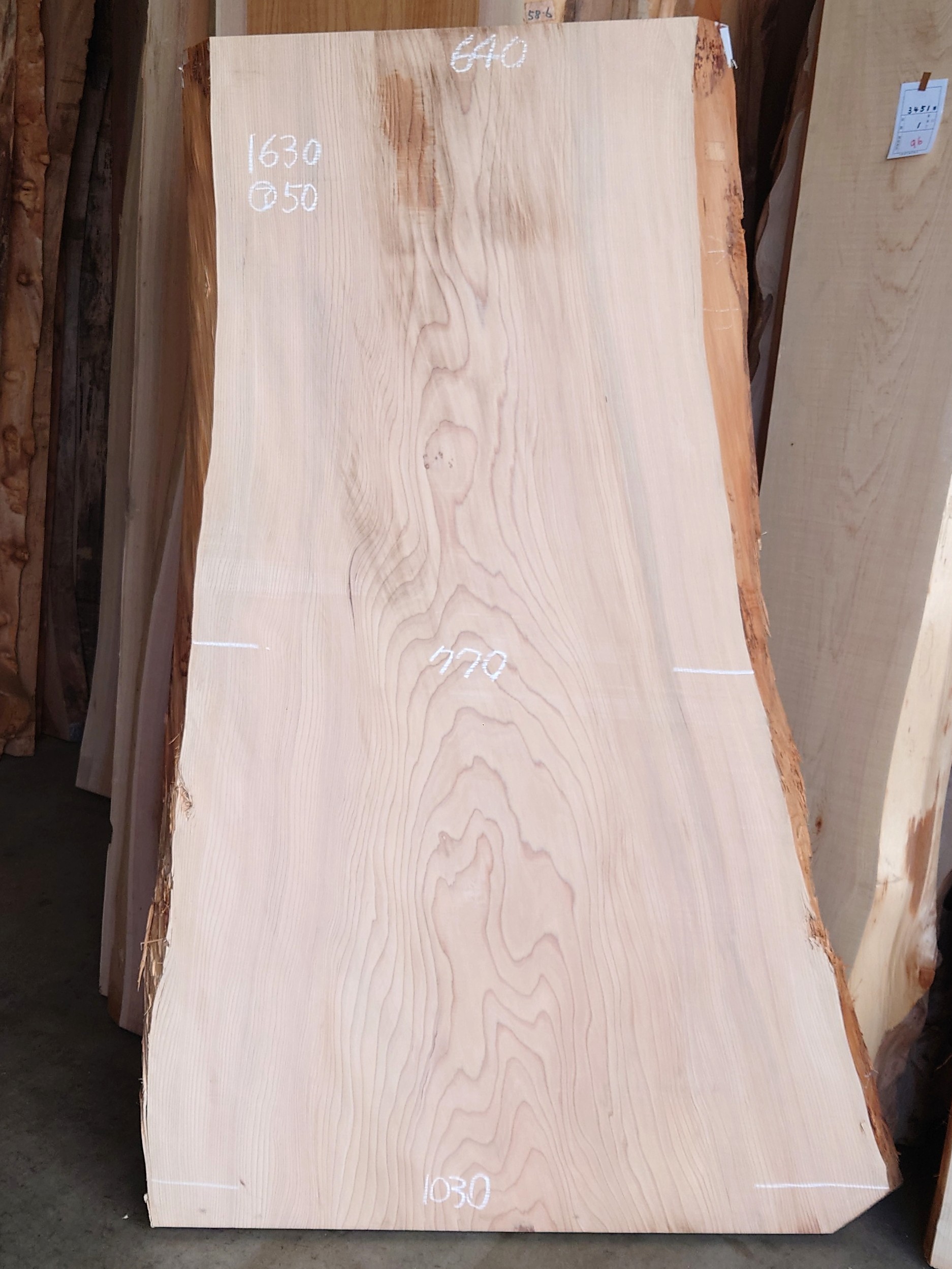 ＭＭ-１２５　樅モミもみ　国産耳付き板　看板用　１６３０×１０００　【天然乾燥材】【荒木ラフ状態】